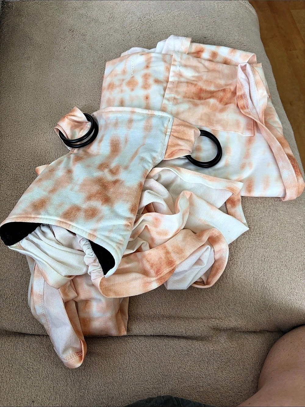 momcozy Wrap Carrier Tie-Dye Pink & White